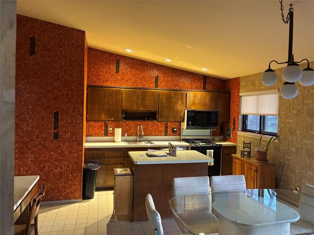35 Goebel Road, New City, NY 10956