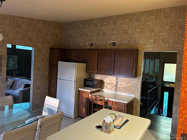 35 Goebel Road, New City, NY 10956