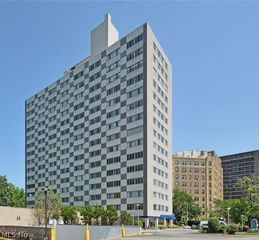 12520 Edgewater Drive 809, Lakewood, OH 44107