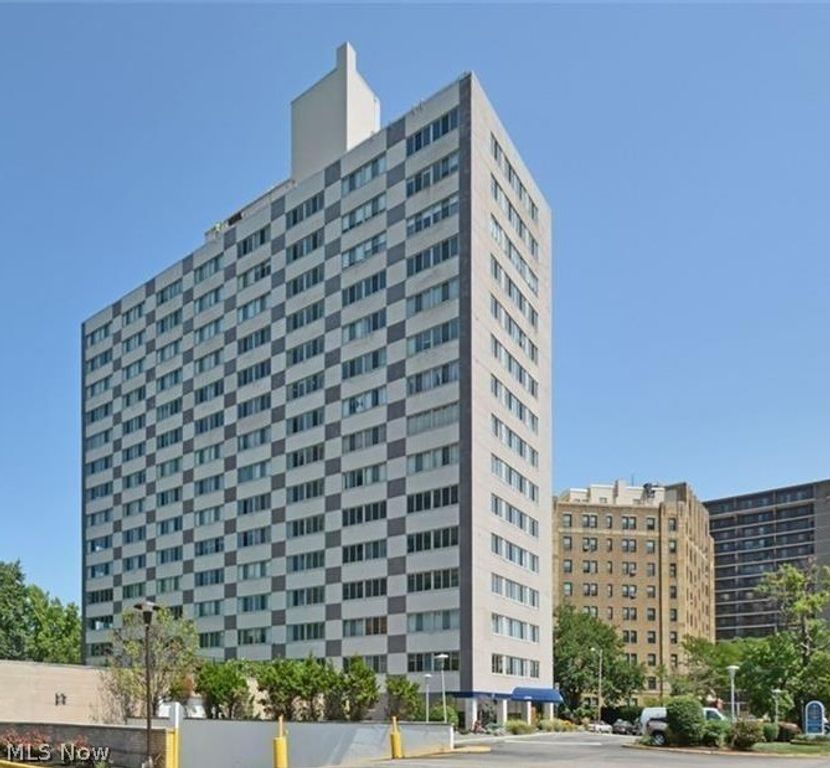 12520 Edgewater Drive 809, Lakewood, OH 44107