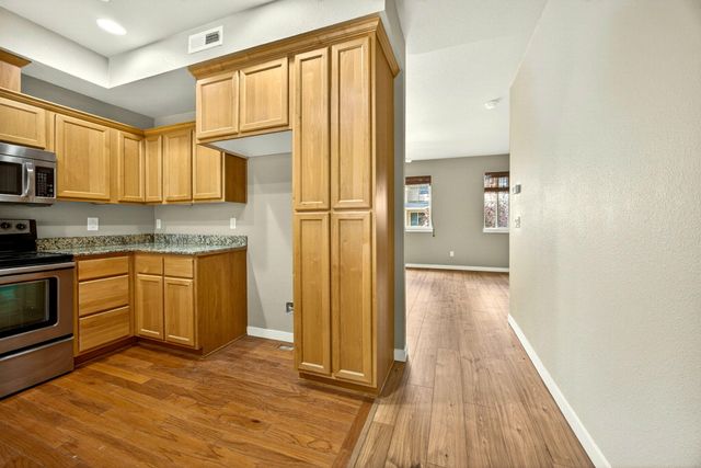 221 Cherry Bark Lane, Medford, OR 97501