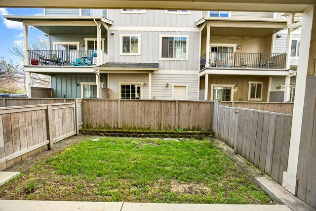 221 Cherry Bark Lane, Medford, OR 97501