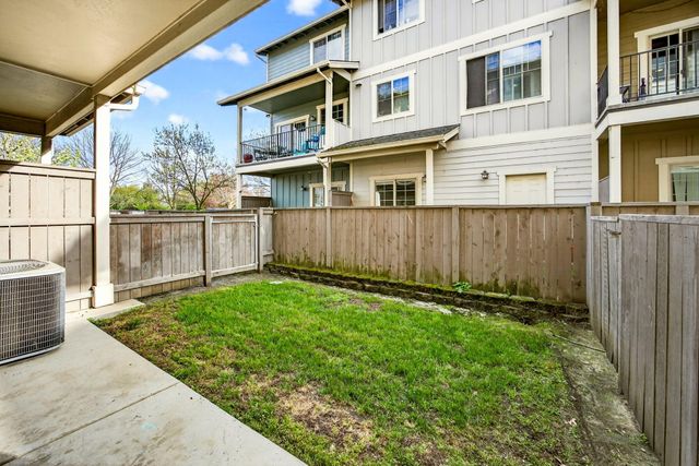 221 Cherry Bark Lane, Medford, OR 97501