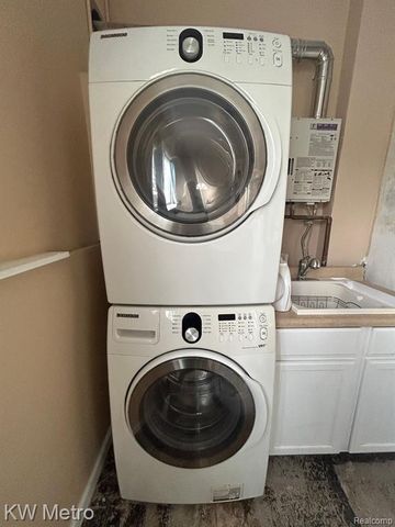 22216 Revere Street, Saint Clair Shores, MI 48080