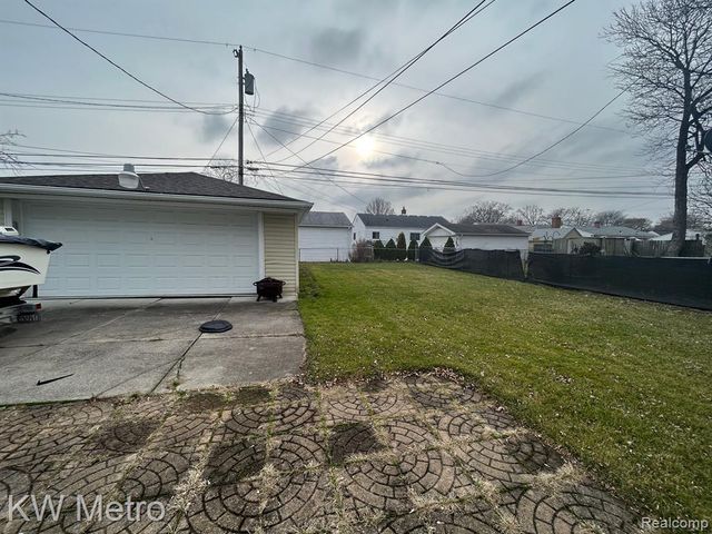 22216 Revere Street, Saint Clair Shores, MI 48080