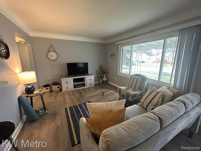 22216 Revere Street, Saint Clair Shores, MI 48080