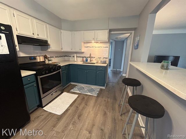 22216 Revere Street, Saint Clair Shores, MI 48080