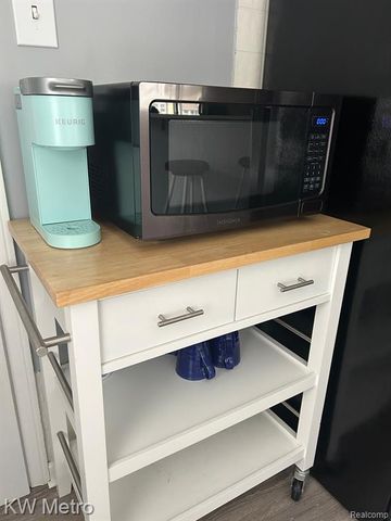 22216 Revere Street, Saint Clair Shores, MI 48080