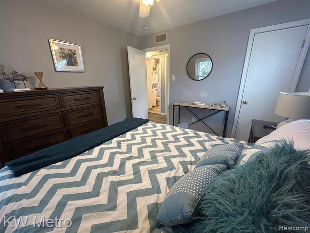 22216 Revere Street, Saint Clair Shores, MI 48080