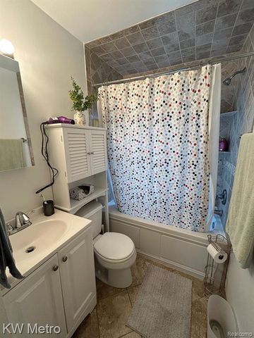 22216 Revere Street, Saint Clair Shores, MI 48080