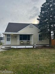 22216 Revere Street, Saint Clair Shores, MI 48080