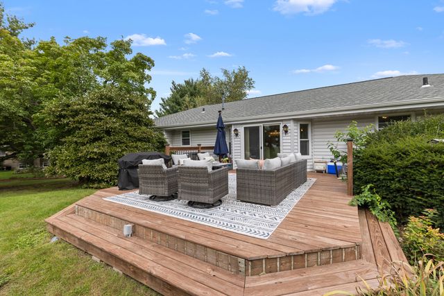6037 Banbridge Drive, Roscoe, IL 61073