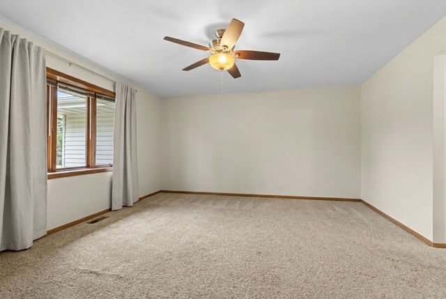 6037 Banbridge Drive, Roscoe, IL 61073