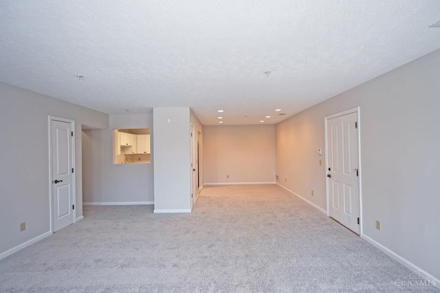 228 Edinburgh Lane, Springdale, OH 45246