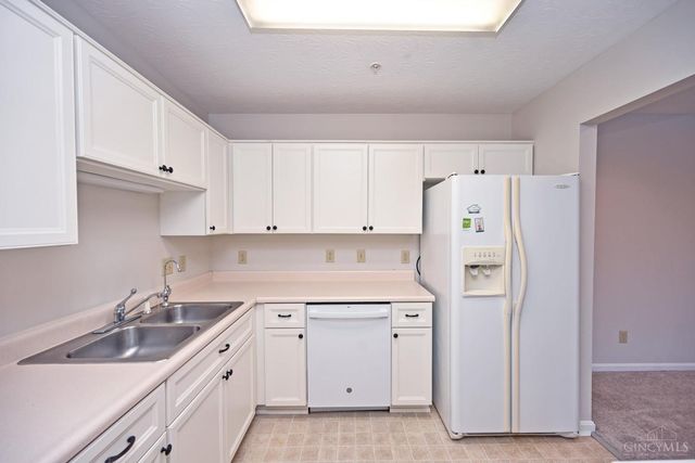 228 Edinburgh Lane, Springdale, OH 45246