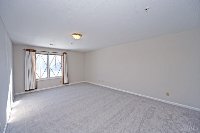 228 Edinburgh Lane, Springdale, OH 45246