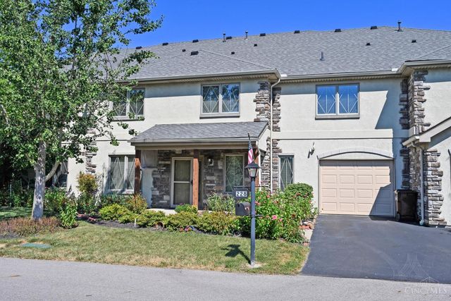 228 Edinburgh Lane, Springdale, OH 45246