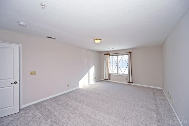 228 Edinburgh Lane, Springdale, OH 45246