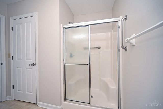 228 Edinburgh Lane, Springdale, OH 45246