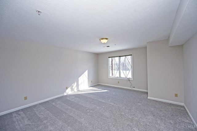 228 Edinburgh Lane, Springdale, OH 45246