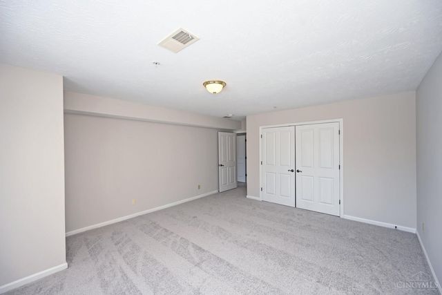 228 Edinburgh Lane, Springdale, OH 45246