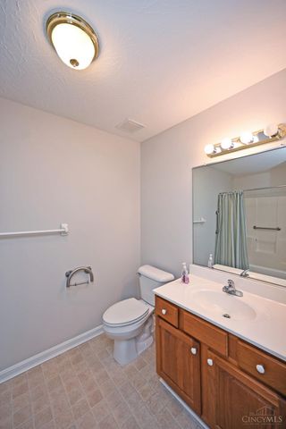 228 Edinburgh Lane, Springdale, OH 45246