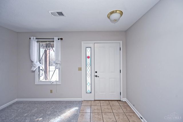 228 Edinburgh Lane, Springdale, OH 45246