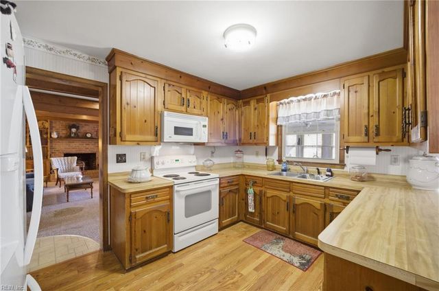 1328 Five Forks RD, Virginia Beach, VA 23455