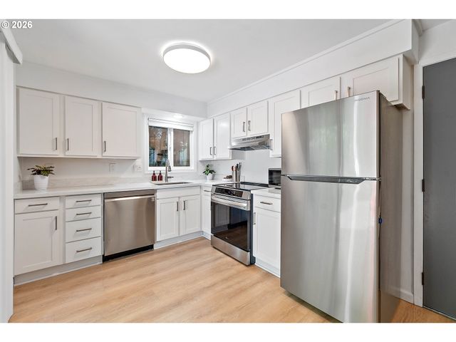 5029 Sw CORONADO St, Portland, OR 97219