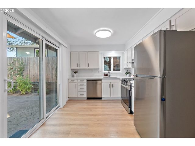 5029 Sw CORONADO St, Portland, OR 97219