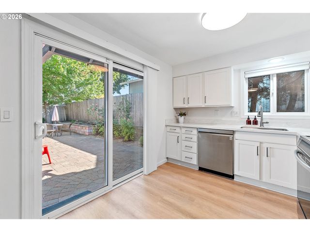 5029 Sw CORONADO St, Portland, OR 97219