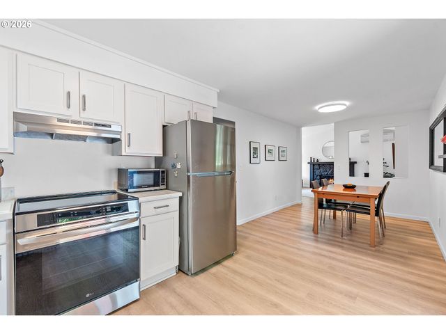 5029 Sw CORONADO St, Portland, OR 97219