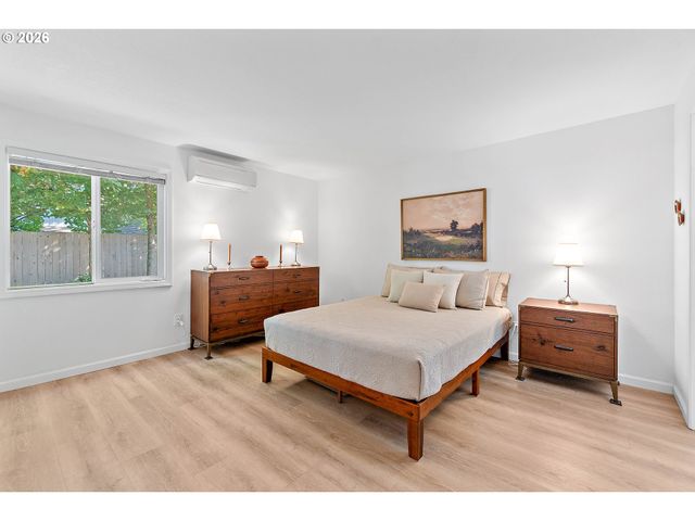 5029 Sw CORONADO St, Portland, OR 97219