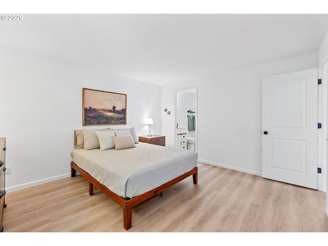 5029 Sw CORONADO St, Portland, OR 97219
