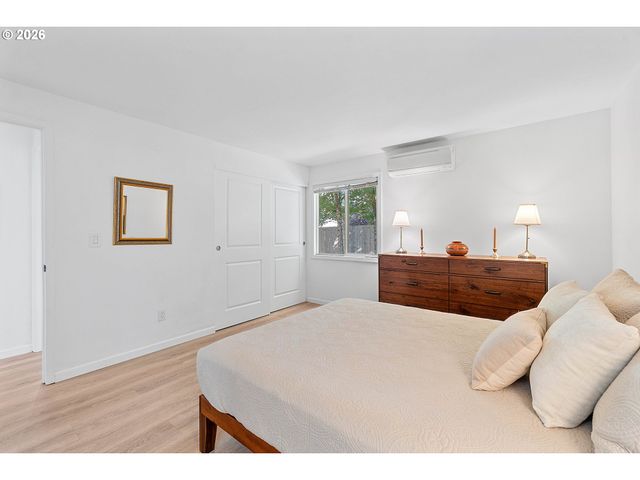 5029 Sw CORONADO St, Portland, OR 97219