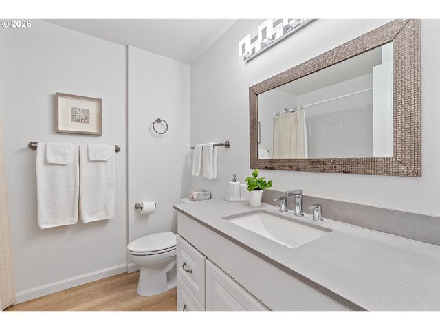 5029 Sw CORONADO St, Portland, OR 97219