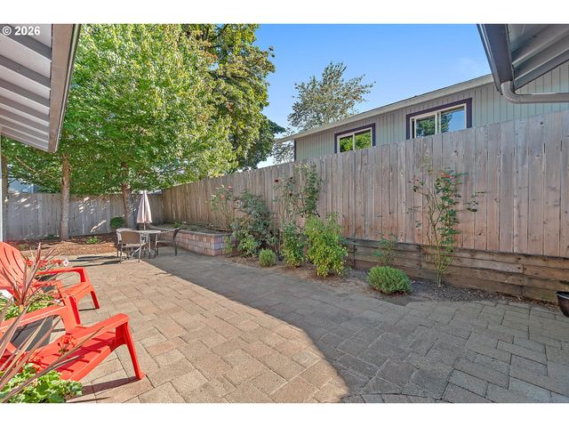 5029 Sw CORONADO St, Portland, OR 97219