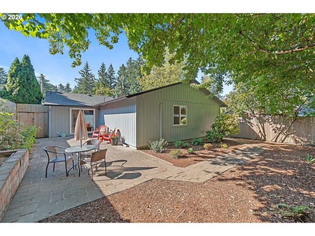 5029 Sw CORONADO St, Portland, OR 97219