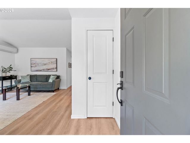 5029 Sw CORONADO St, Portland, OR 97219
