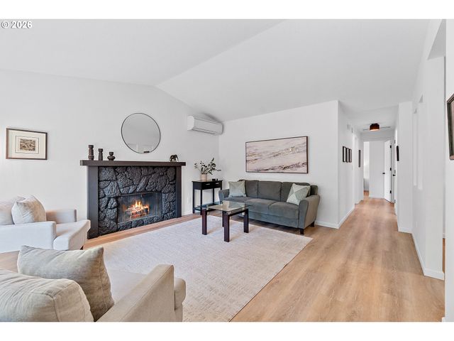 5029 Sw CORONADO St, Portland, OR 97219
