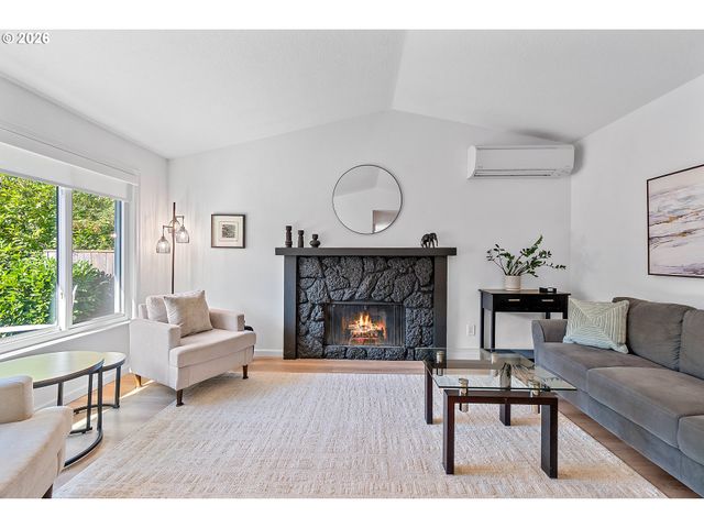 5029 Sw CORONADO St, Portland, OR 97219