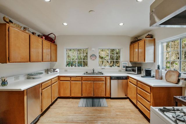 1050 N Cahuilla Road, Palm Springs, CA 92262