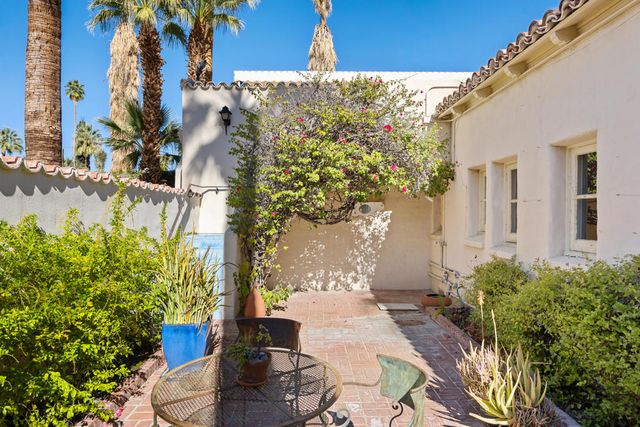 1050 N Cahuilla Road, Palm Springs, CA 92262