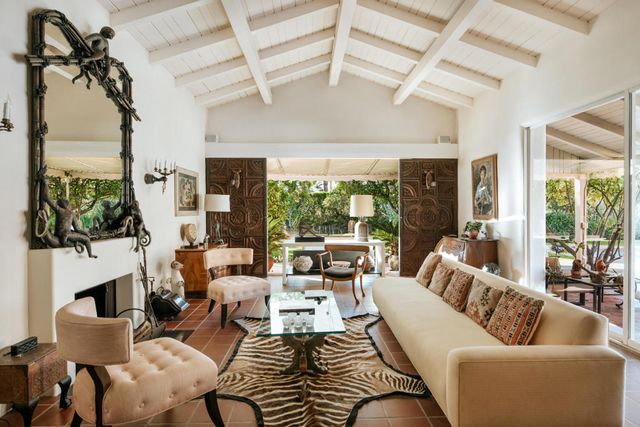 1050 N Cahuilla Road, Palm Springs, CA 92262