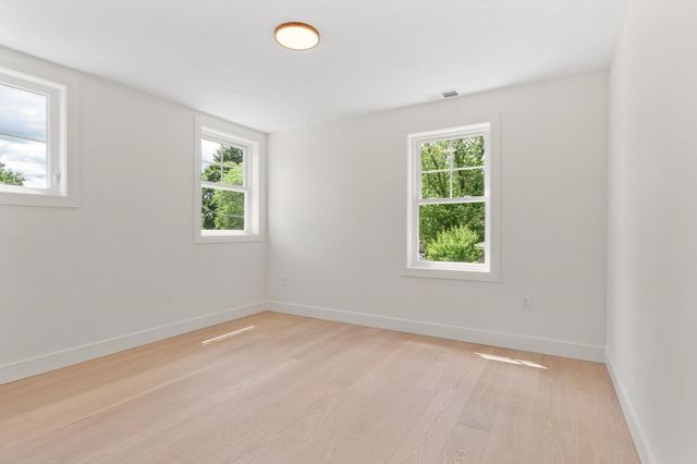 58 Neillian Street 58, Bedford, MA 01730