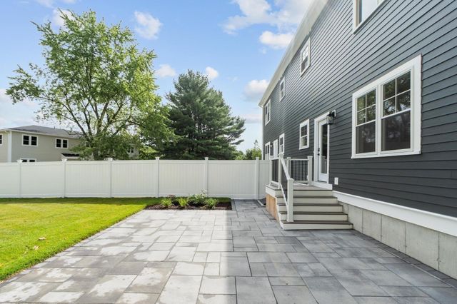 58 Neillian Street 58, Bedford, MA 01730