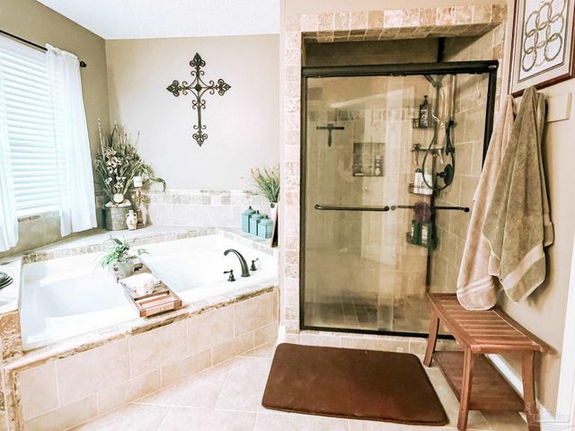 5089 Pine Hollow Dr, Pensacola, FL 32505