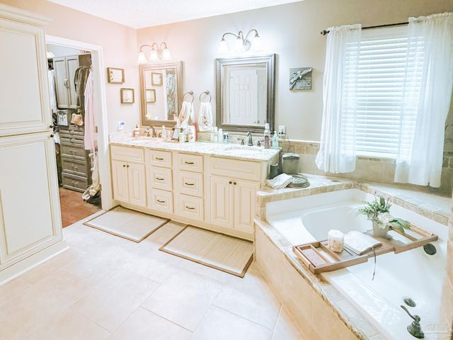 5089 Pine Hollow Dr, Pensacola, FL 32505