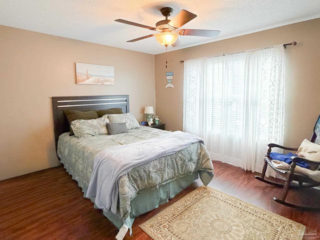 5089 Pine Hollow Dr, Pensacola, FL 32505