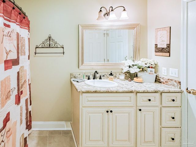 5089 Pine Hollow Dr, Pensacola, FL 32505